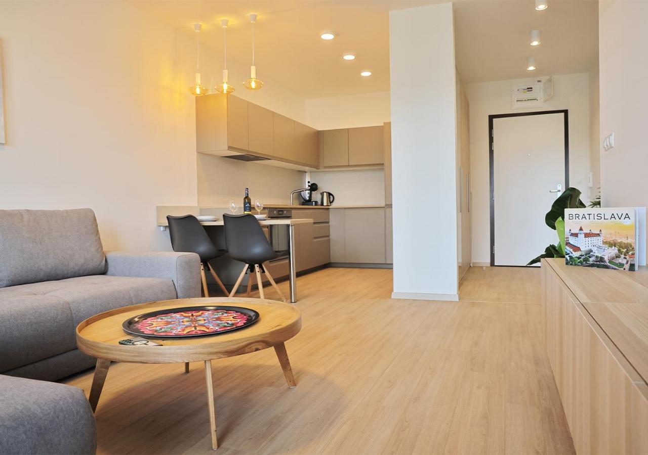 New Cozy 2 Room Pink Apartment Bratislava 058 ภายนอก รูปภาพ