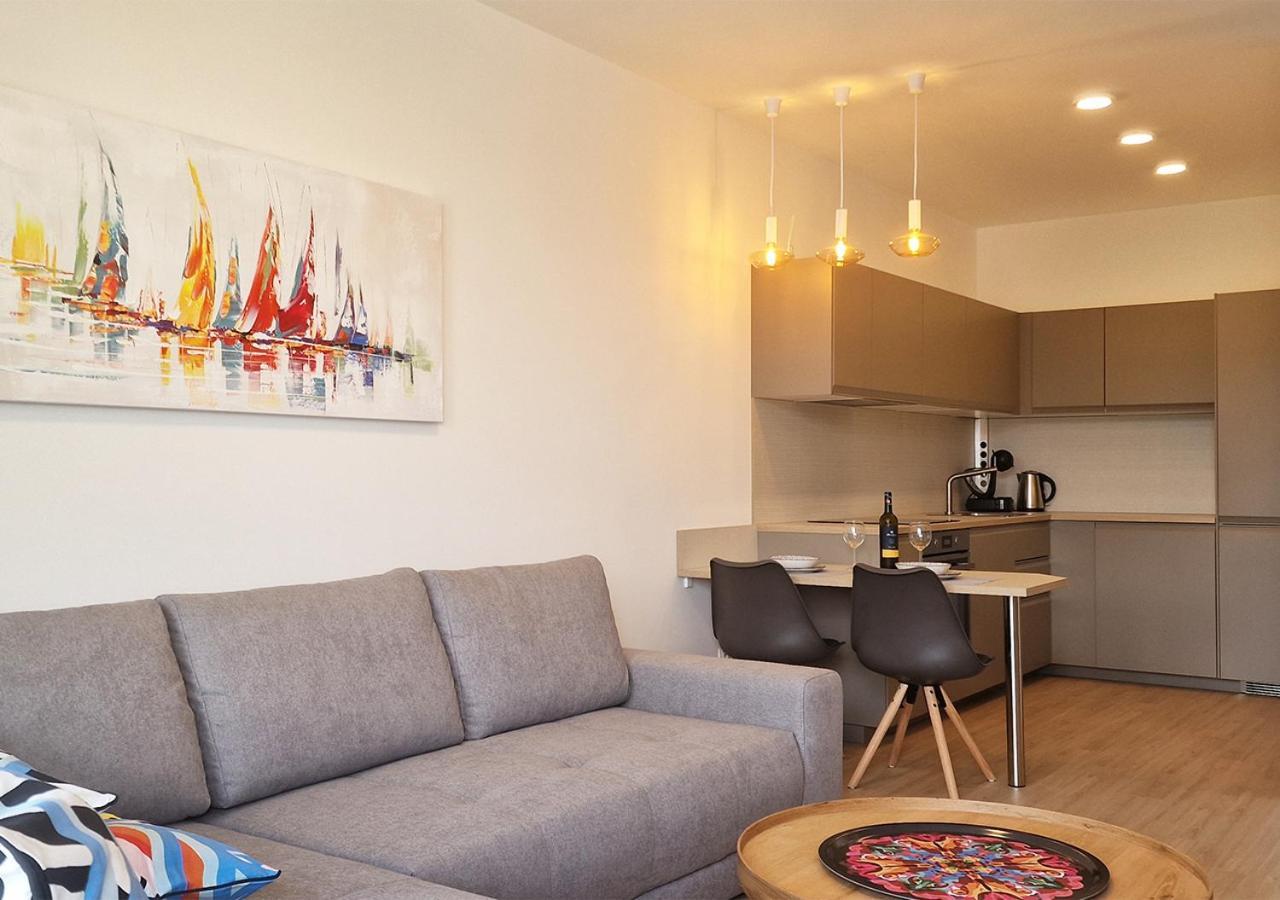 New Cozy 2 Room Pink Apartment Bratislava 058 ภายนอก รูปภาพ