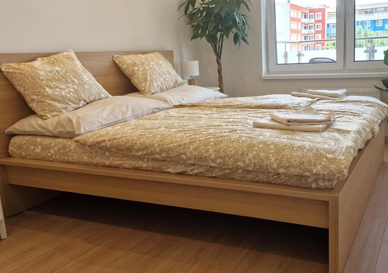 New Cozy 2 Room Pink Apartment Bratislava 058 ภายนอก รูปภาพ