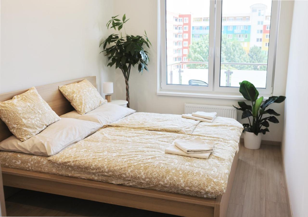 New Cozy 2 Room Pink Apartment Bratislava 058 ภายนอก รูปภาพ