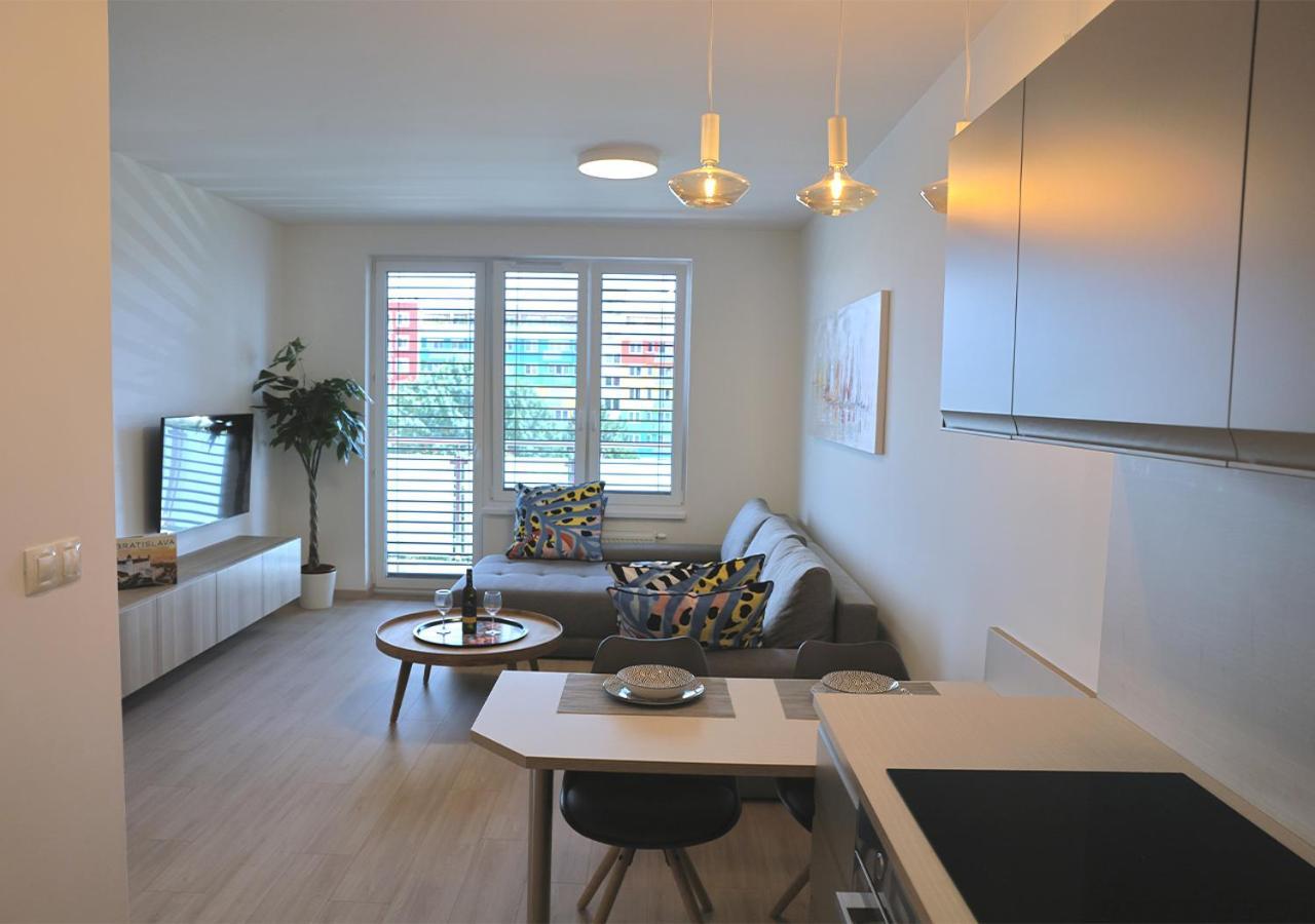 New Cozy 2 Room Pink Apartment Bratislava 058 ภายนอก รูปภาพ