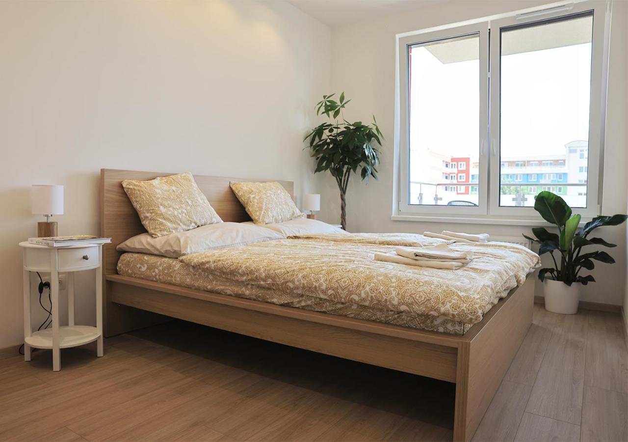 New Cozy 2 Room Pink Apartment Bratislava 058 ภายนอก รูปภาพ