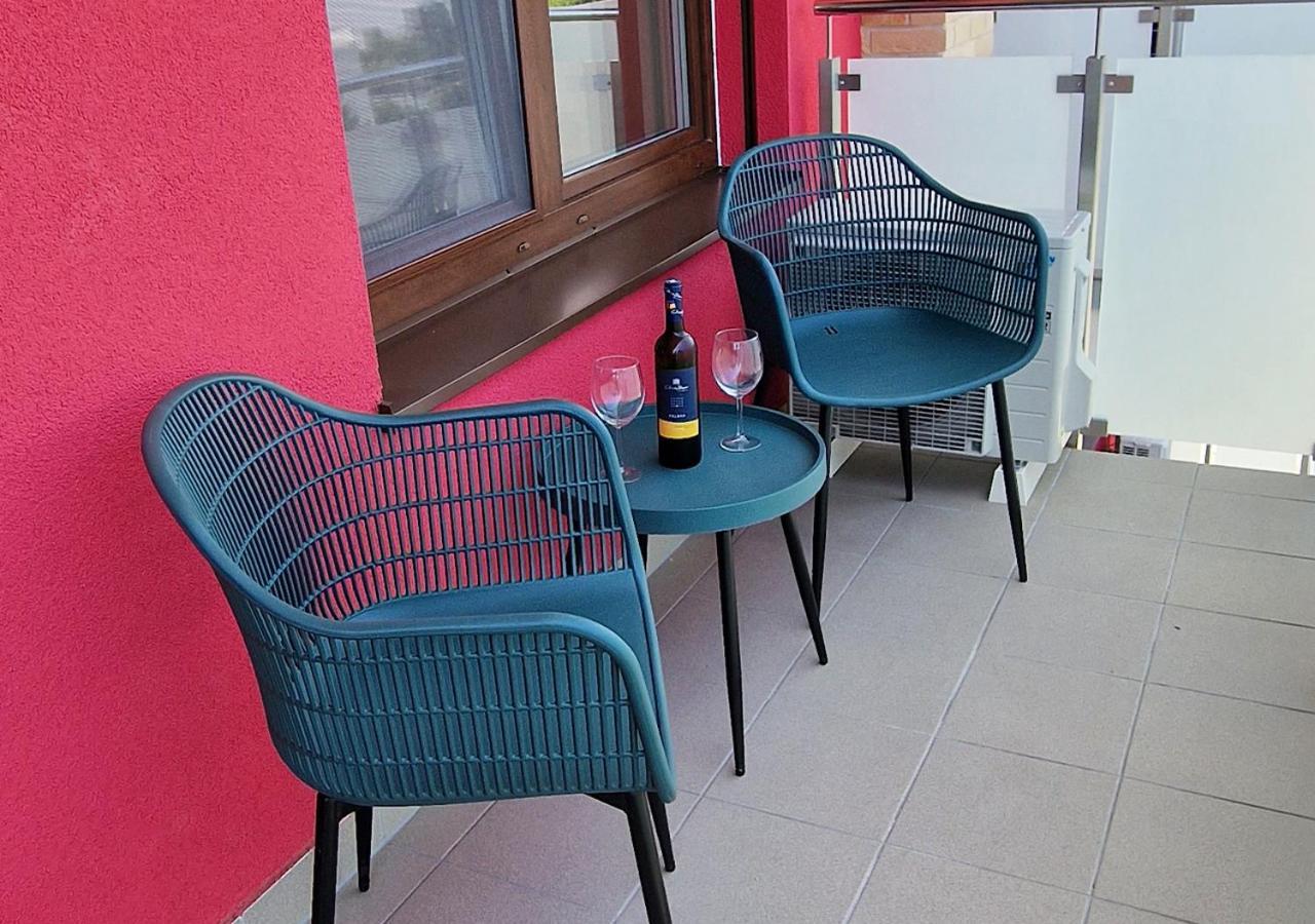 New Cozy 2 Room Pink Apartment Bratislava 058 ภายนอก รูปภาพ